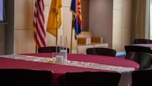 Image of table decor at the scholarship celebration 