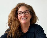 Portrait of Dahlia Lithwick smiling. 